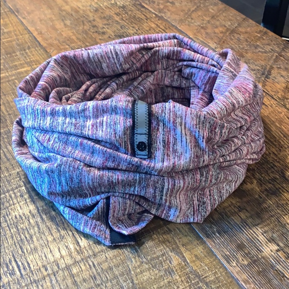 Lululemon Vinyasa Snap Scarf